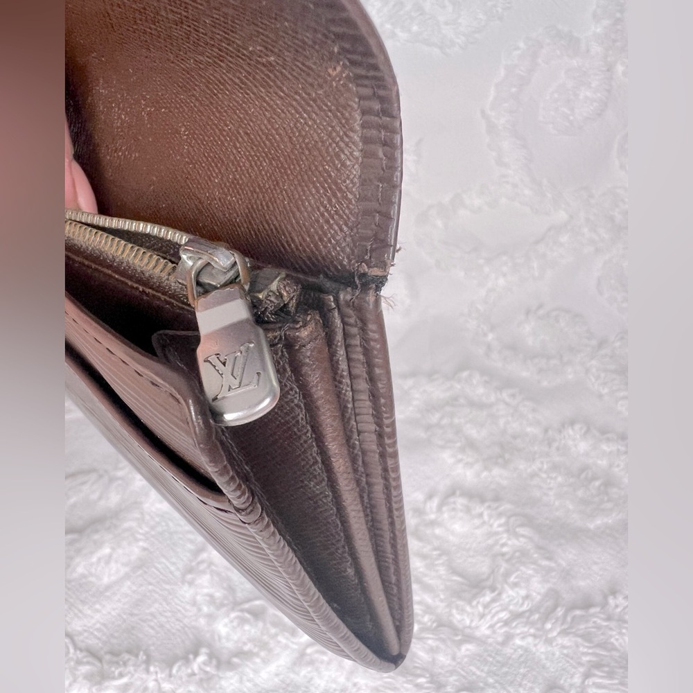 LOUIS VUITTON • EPI LEATHER • SARAH WALLET - Picture 10 of 10